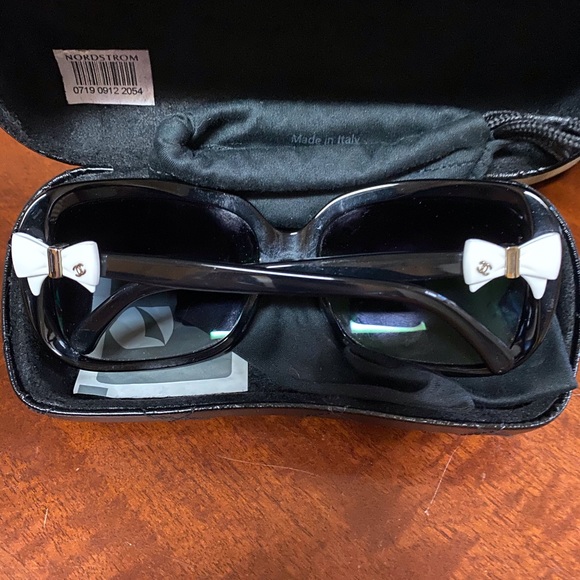Chanel sunglasses - Picture 1 of 11